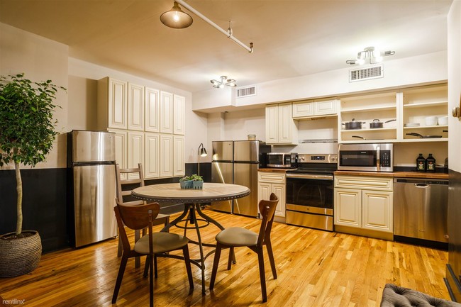 Building Photo - 305 W 29th St