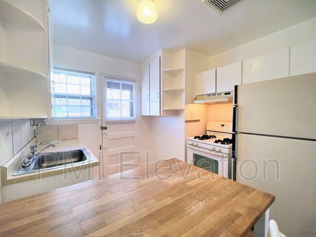 Foto del edificio - 2133 S Grant St