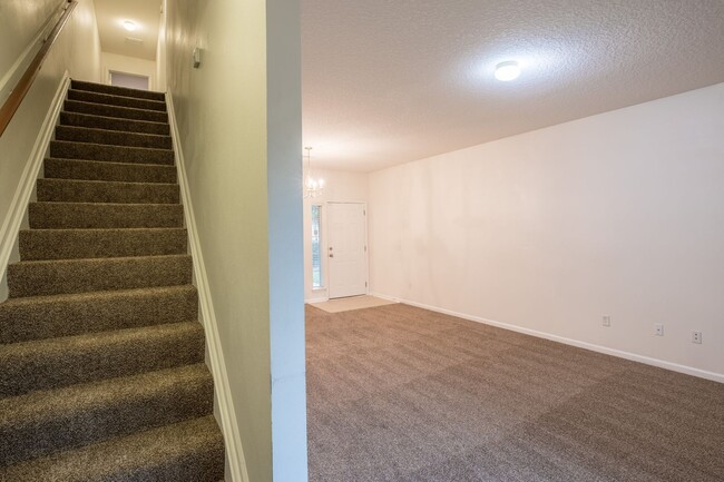 Building Photo - Great Rental in The Gables!