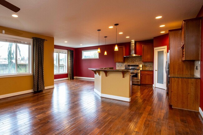 Foto del edificio - 3+ Bedroom 2.5 Bath with Office and Bonus Room - Indoor Play Structure - North Salmon Creek