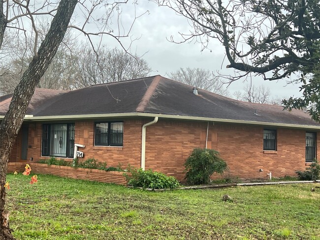 Foto del edificio - 714 E Whitney St