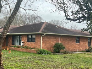 Building Photo - 714 E Whitney St