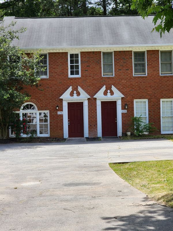 Foto del edificio - 1296 Sweet Pine Dr