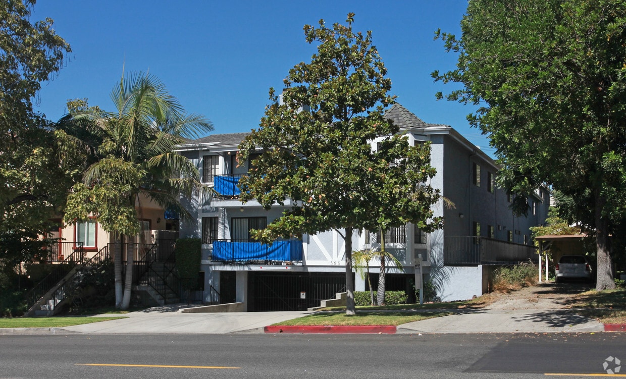 Primary Photo - 565 E Magnolia Blvd