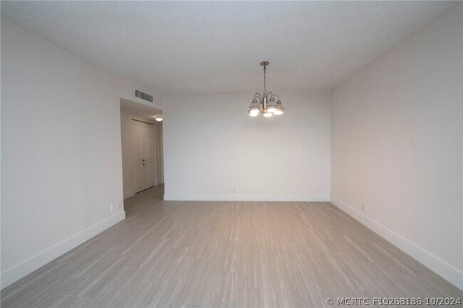 Foto del edificio - 3900 N Hills Dr