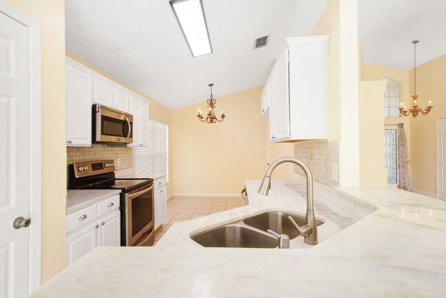 Building Photo - 126 N Weathersfield Ave