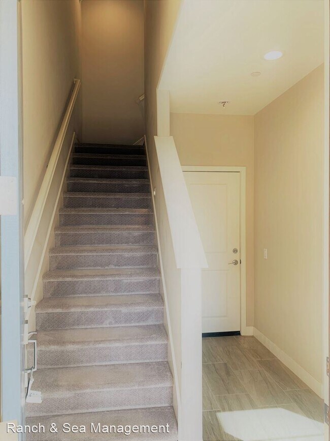 Building Photo - 2 br, 2.5 bath House - 4348 Nautilus Way #3