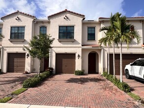 Building Photo - 9932 Brickhill Dr