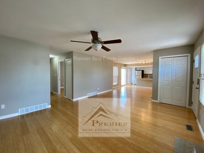 Foto del edificio - 790 San Bruno Pl