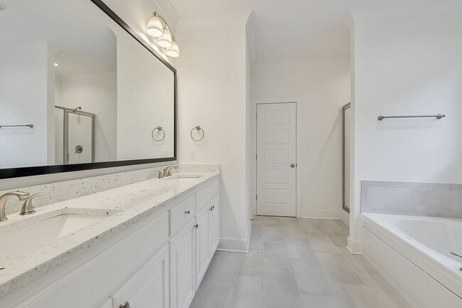 Building Photo - Beautiful 4 bedroom home