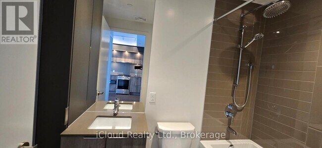 Photo du bâtiment - 448 Burnhamthorpe Rd W