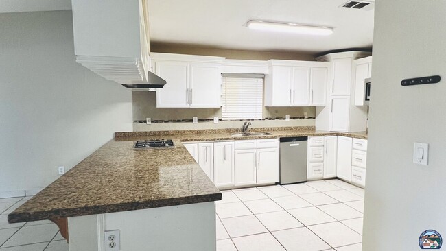 Building Photo - 22 Hawk St