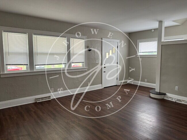 Foto del edificio - "Charming 3-Bed Home with 2 Full Baths - Spacious Living in South Toledo!"