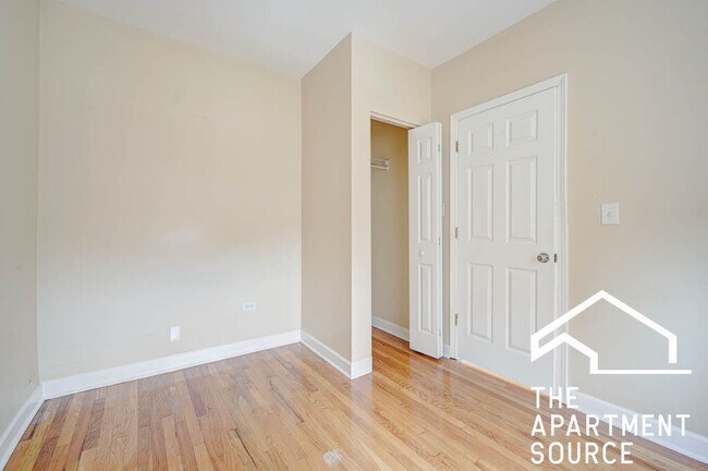 Foto del edificio - 3307 N Hamlin Ave