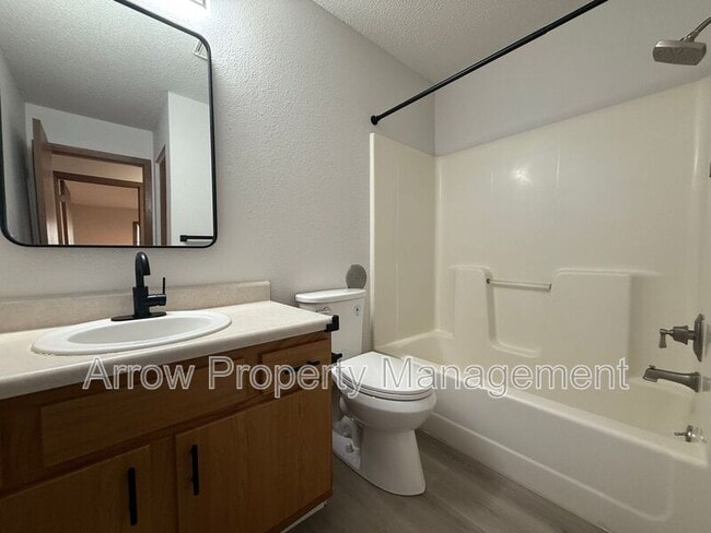 Foto del edificio - 2384 N 44th St