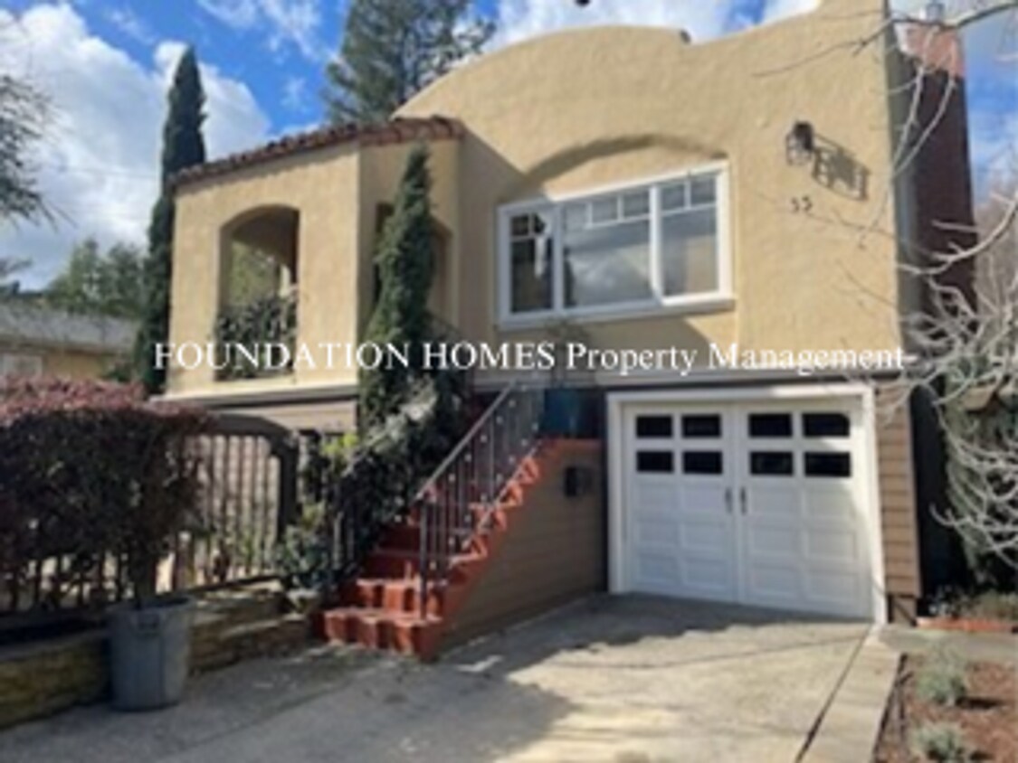 Primary Photo - 4bd/3ba Home in great location of M.V. 235...