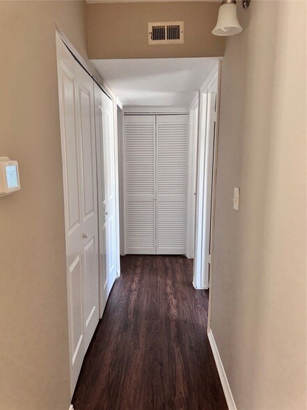 Foto del edificio - 6005 Dunn Dr