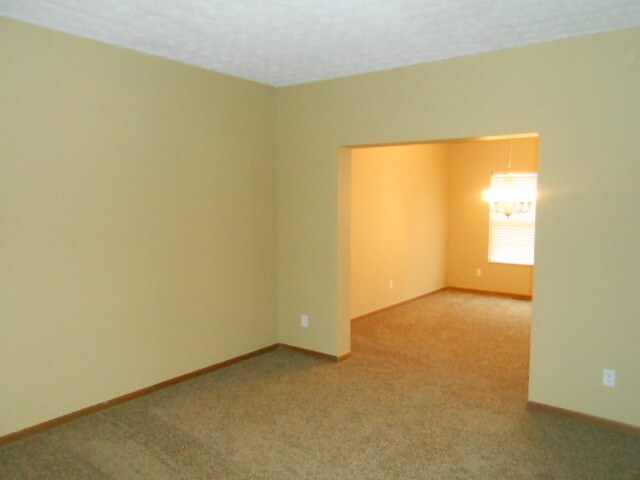 Foto del edificio - 8069 Lazelle Woods Drive