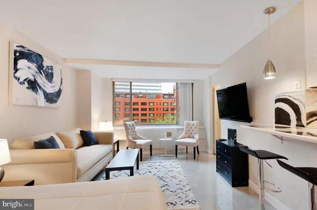 Building Photo - 1111 Arlington Blvd