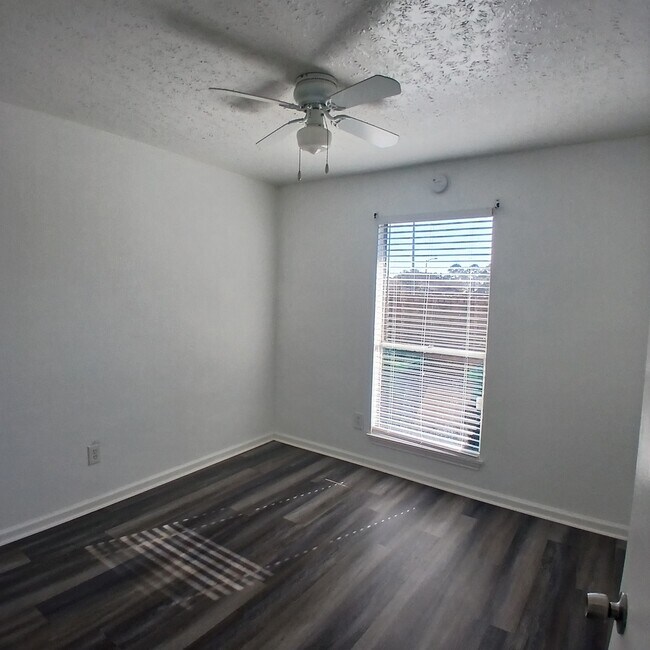 Building Photo - 5436 Parkridge Dr