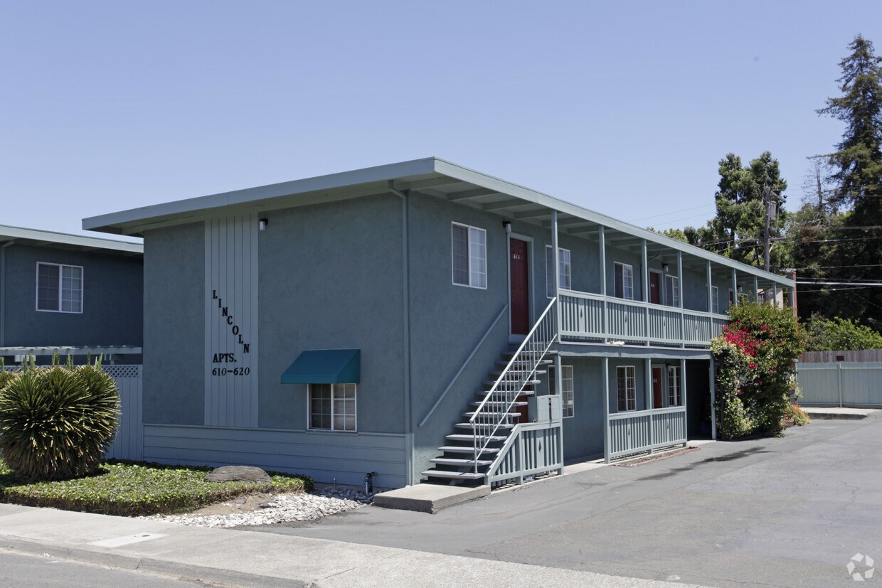 Primary Photo - Lincoln Apartments