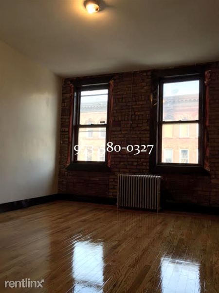 Primary Photo - 184 Irving Ave