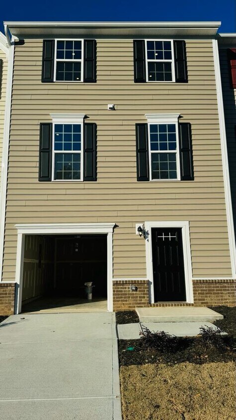 Primary Photo - 1214 Helms St