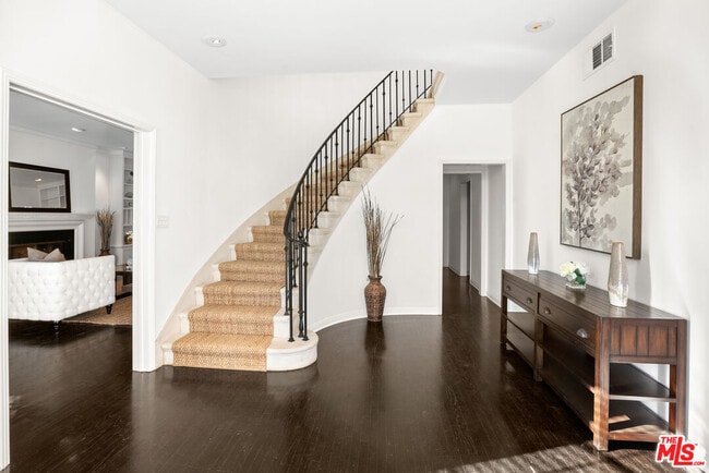 Building Photo - 523 Avondale Ave