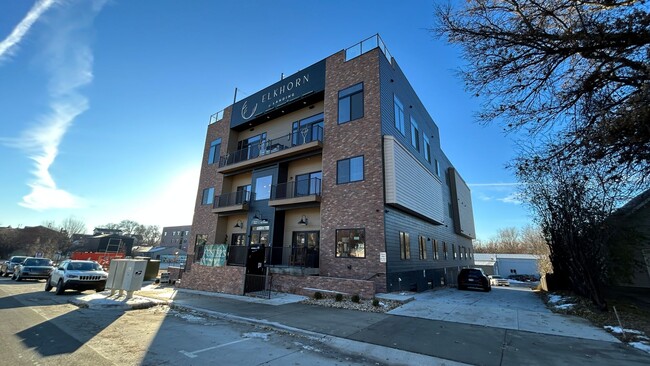 Foto del edificio - Elkhorn Landing Rentals (20605 Elkhorn Dr.)