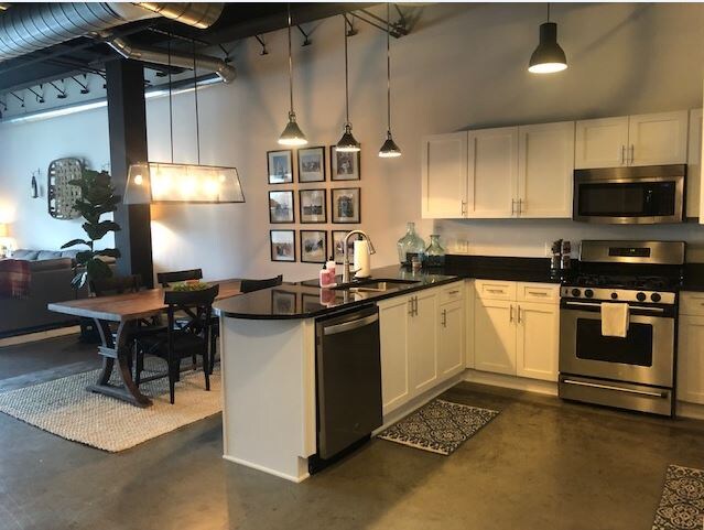 Building Photo - 5200 Peachtree Rd