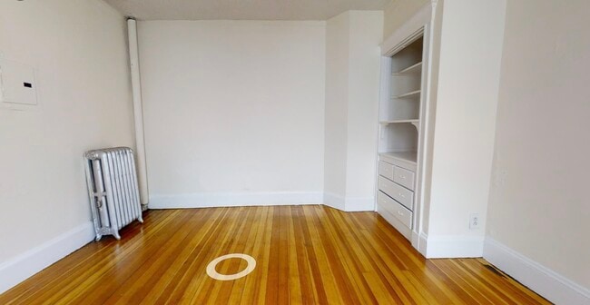 Building Photo - 8 Barrows St