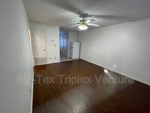 Building Photo - 283 N Pecan St