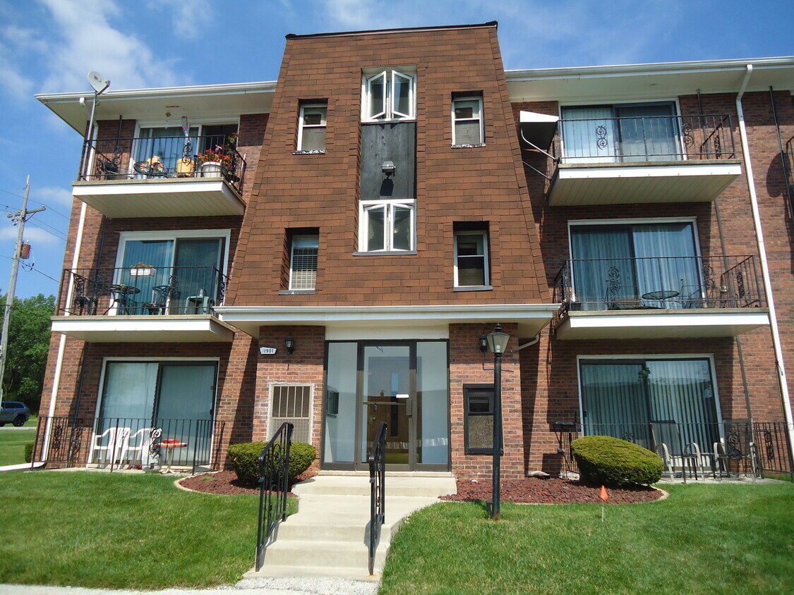 Primary Photo - 11901 S Lawndale Ave
