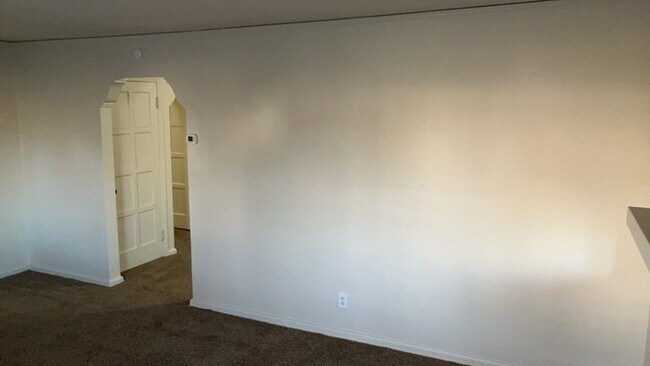 Building Photo - 1076 Sherwood Dr