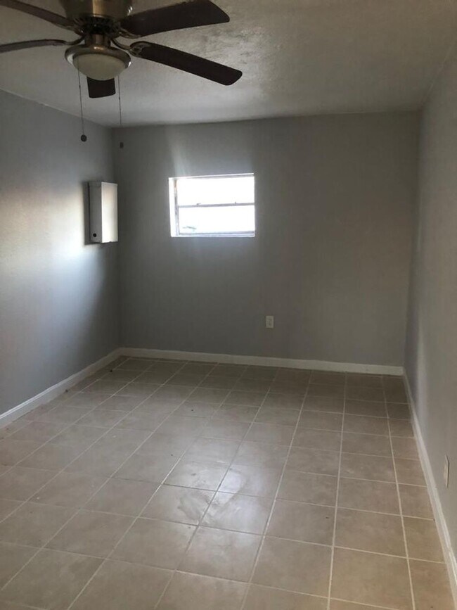 Building Photo - Your dream home awaits!