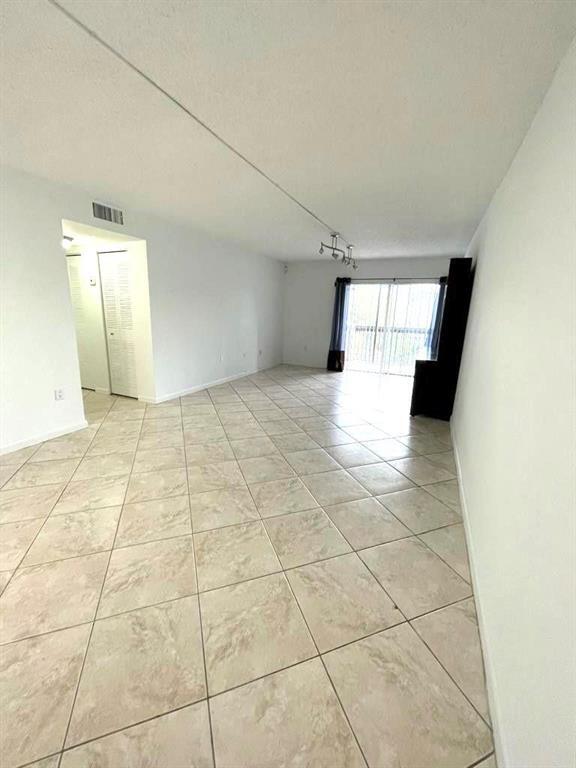 Building Photo - 711 N Pine Island Rd