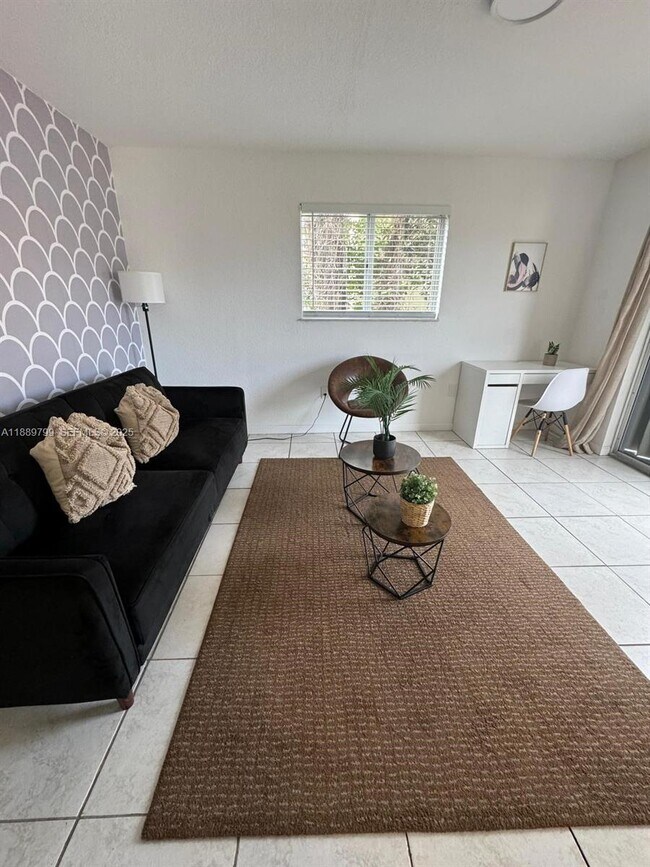 Foto del edificio - 328 NW 12th Ave