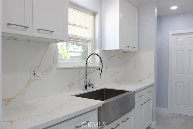 Foto del edificio - 3150 Marine Ave