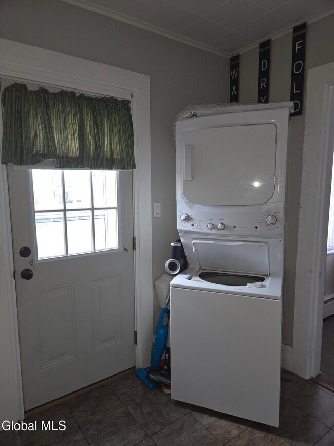 Foto del edificio - 318 Ridge St