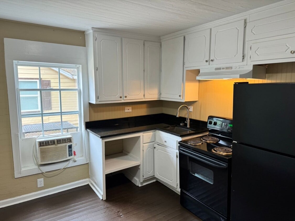 Primary Photo - 2 Bed 1 Bath House
