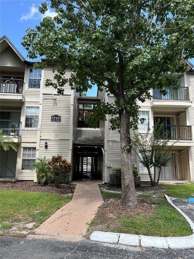 Foto del edificio - 1948 Lake Atriums Cir