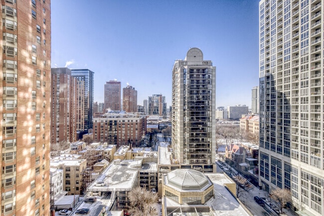 Building Photo - 1 E Delaware Pl