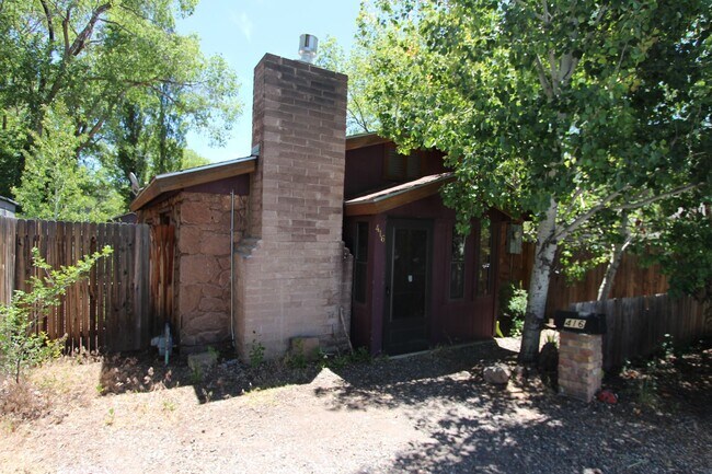 Foto del edificio - Charming Single-Story Home Near NAU | Fenced Yard + Fireplace