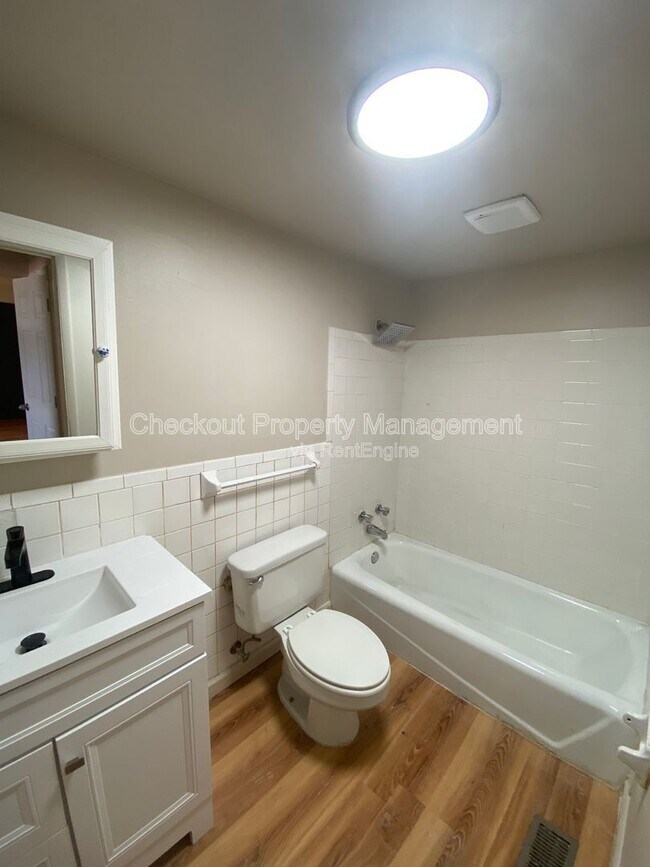 Building Photo - 9993B Sloane Square