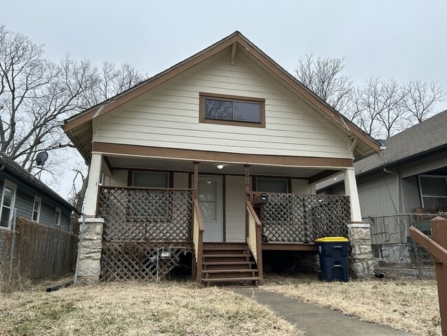 Building Photo - 2416 Cypress Ave