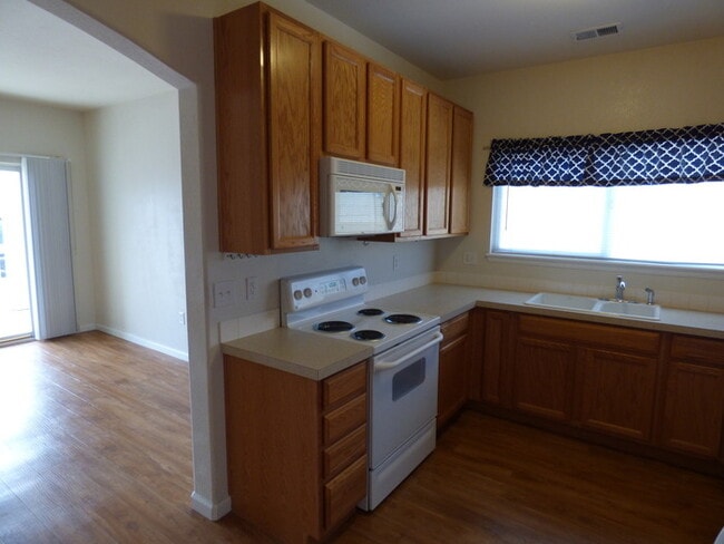Photo - MUST SEE 2 Bed/2 Bath Condo in the Lakesho...