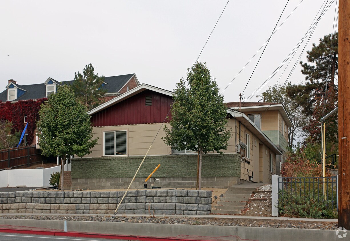 Building Photo - 185 University Ter