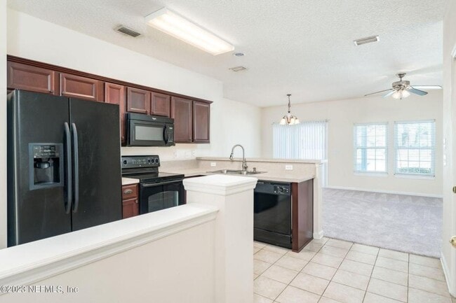 Foto del edificio - 3 bedroom in Jacksonville FL 32218