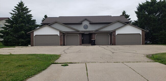 Building Photo - 620 Seminole Way