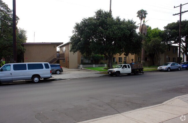 Foto del edificio - Town & Country Apartments
